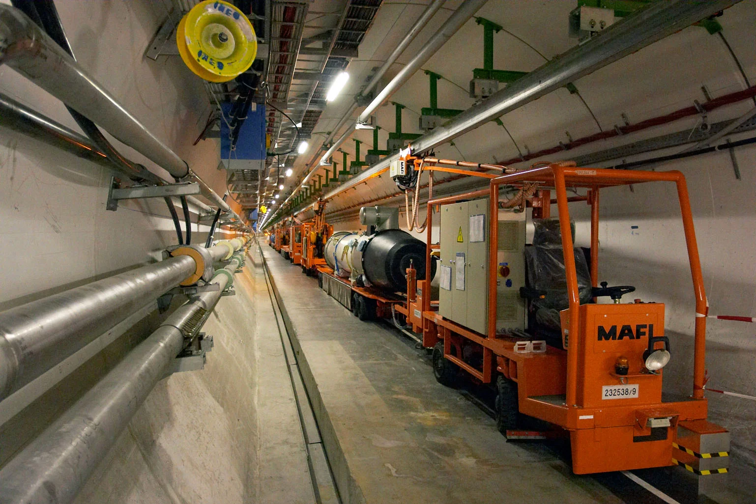 Tunnel des CERN vor der Installation der LHC-Magnete.